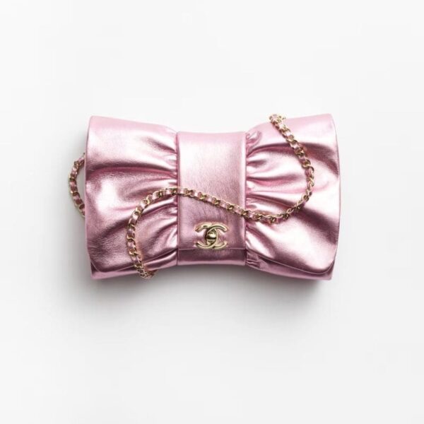 CHANEL Clutch Metallic Lambskin & Gold-Tone Metal Pink